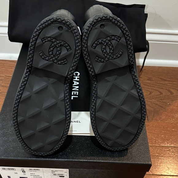 CHANEL Black Rain Boots with White CC Emblem Rare 36 BNIB Dustbags - Picture 7 of 11
